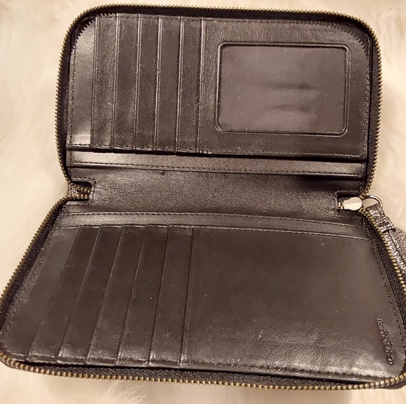 COACH METALIC WRISTLET - Picture 2 of 12